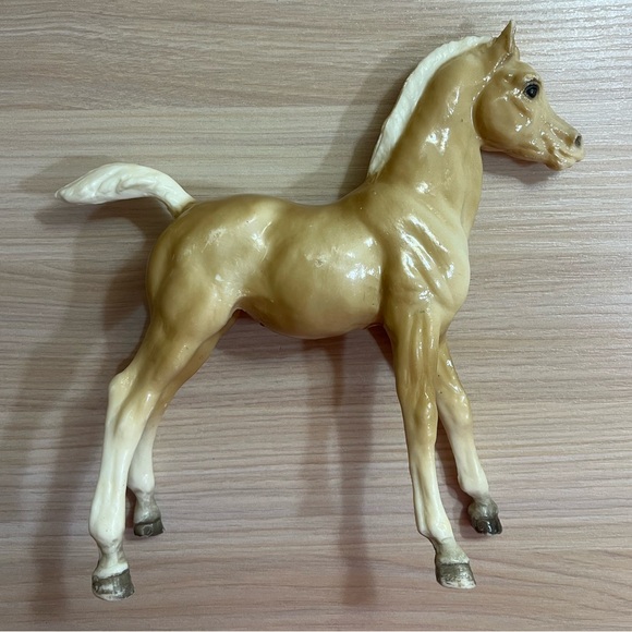 Breyer Traditional Proud Arabian Foal Glossy Palomino Horse Charity Toy Vintage - Picture 4 of 13